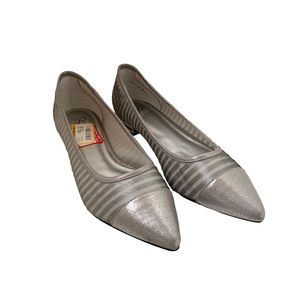 *New* Adrianna Papell Tiffany Metallic Organza silver flats women’s 10 rhineston